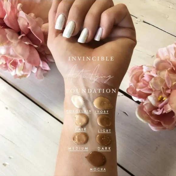 Invincible ANTI-AGING HD Triple Threat foundation Various Shades - Picture 2 of 4